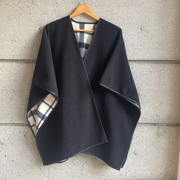 🤍 Reversible Fleece Cape - Picture 2 of 6